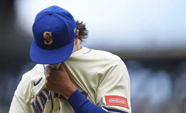 Seattle Mariners starting pitcher Bryan Woo walks to the dugout after the fifth inning of a baseball game against the Houston Astros, Sunday, July 20, 2025, in Seattle. (AP Photo/Lindsey Wasson)