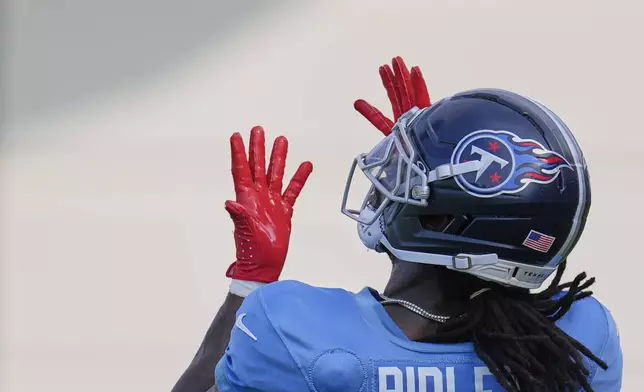 Tennessee Titans wide receiver Calvin Ridley (0) makes a catch during practice at the team's NFL football training camp Wednesday, July 30, 2025, in Nashville, Tenn. (AP Photo/George Walker IV)