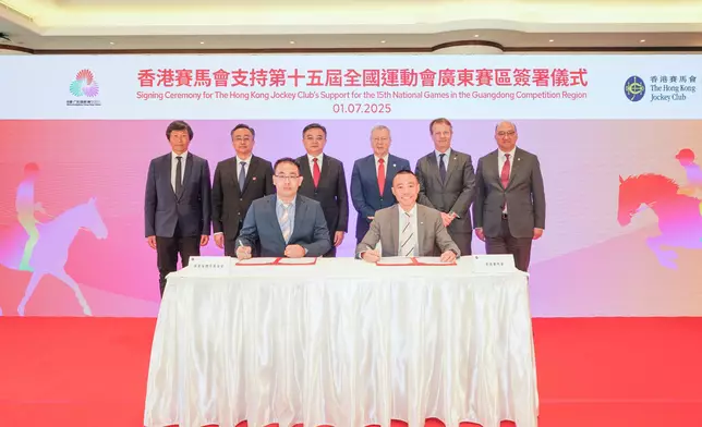 Attending the signing ceremony for the Memorandum of Understanding (MoU) Regarding the 15th National Games Competition Region were Director-General of the Sports Bureau of Guangdong Province Cui Jian (back row, 3rd left); Deputy Director-General of the Department of Publicity, Cultural and Sports Affairs of the Liaison Office of the Central People’s Government in the HKSAR Li Shuguang (back row, 2nd left); Head of the National Games Co-ordination Office (Hong Kong) Yeung Tak-keung (back row, 1st left); Hong Kong Jockey Club Chief Executive Officer Winfried Engelbrecht-Bresges (back row, 3rd right); Club Executive Director, Racing, Andrew Harding (back row, 2nd right); and Club Executive Director, Corporate Affairs, Raymond Tam (back row, 1st right). The MoU was signed by the Club’s Head of Mainland Affairs, Ronald Chan (front row, right) and the Secretary-General of the Guangdong Sports Foundation Lan Sai (front row, left).