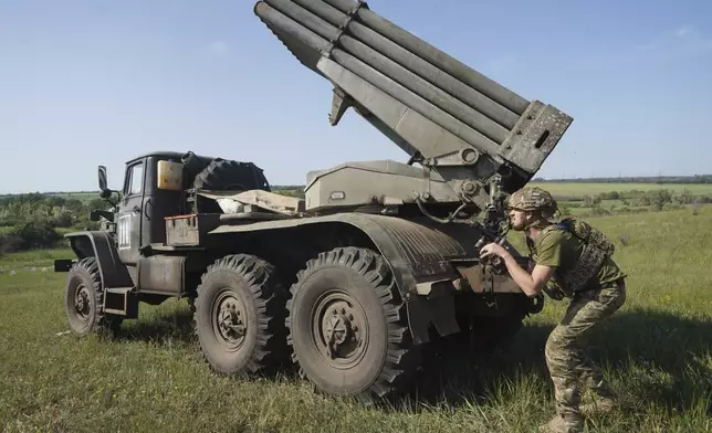 FILE - A soldier of Ukraine's 30th Separate Mechanized Brigade prepares to fires a rocket launcher toward Russian positions at the front line in the Donetsk region, Ukraine, June 3, 2025. (AP Photo/Andrii Marienko, File)