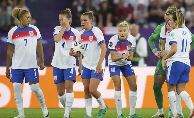 England's team captain Leah Williamson cheers on her teammates after Sweden's Stina Blackstenius scored her side's second goal during the Women's Euro 2025 quarterfinals soccer match between Sweden and England at Stadion Letzigrund in Zurich, Switzerland, Thursday, July 17, 2025. (AP Photo/Alessandra Tarantino)