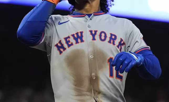 New York Mets' Francisco Lindor celebrates after hitting a solo home run during the third inning of a baseball game against the San Francisco Giants, Friday, July 25, 2025, in San Francisco. (AP Photo/Godofredo A. Vásquez)