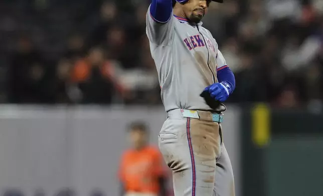 New York Mets' Francisco Lindor reacts after hitting a double during the ninth inning of a baseball game against the San Francisco Giants, Friday, July 25, 2025, in San Francisco. (AP Photo/Godofredo A. Vásquez)