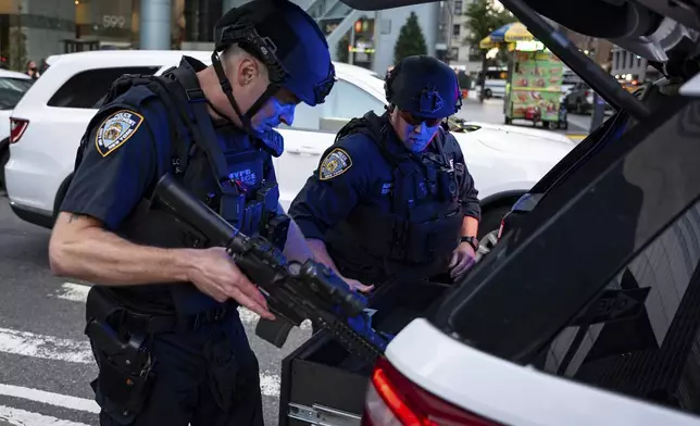 New York Police Department officers arrive on the corner of Lexington Avenue and 53rd Street, near a Manhattan office building after a shooting, Monday, July 28, 2025, in New York. (AP Photo/Angelina Katsanis)