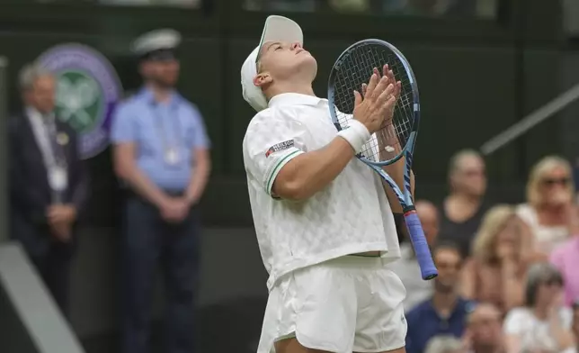 Sonay Kartal of Britain reacts after losing a point against Russia's Anastasia Pavlyuchenkova during a fourth round women's singles match at the Wimbledon Tennis Championships in London, Sunday, July 6, 2025. (AP Photo/Alastair Grant)