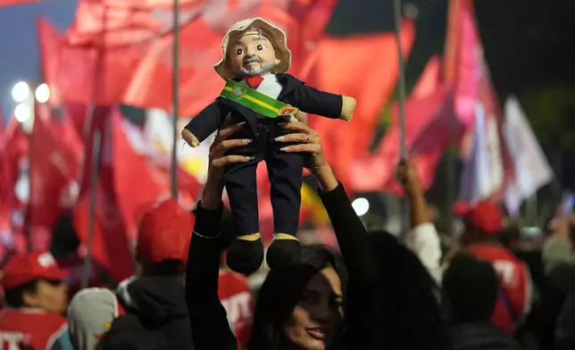 Protesters hold up a doll of Brazilian President Lula Inacio Lula da Silva during a protest against U.S. President Donald Trump's announcement of 50% tariffs on Brazilian goods, in Sao Paulo, Thursday, July 10, 2025. (AP Photo/Andre Penner)