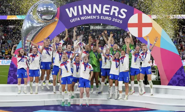 England's Leah Williamson, center left, and Keira Walsh lift the trophy after winning the Women's Euro 2025 final soccer match between England and Spain at St. Jakob-Park in Basel, Switzerland, Sunday, July 27, 2025. (AP Photo/Alessandra Tarantino)