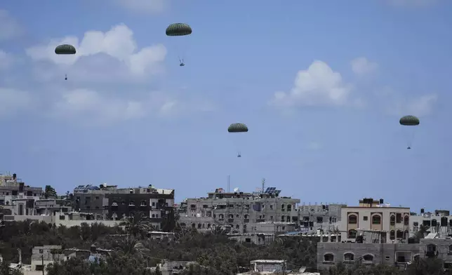 Humanitarian aid is airdropped to Palestinians over Zawaida, central Gaza Strip Thursday, July 31, 2025. (AP Photo/Abdel Kareem Hana)