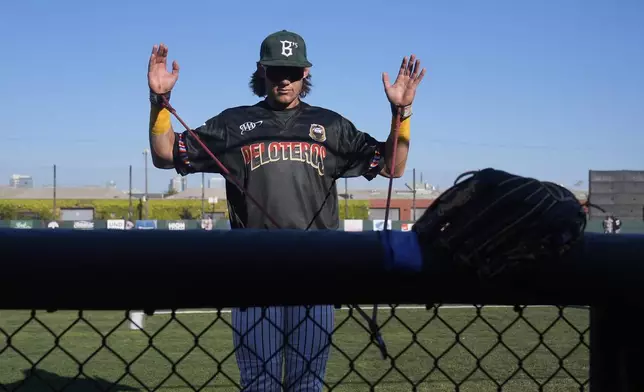 Oakland Ballers' Lou Helmig warms up before a Pioneer League baseball game against the Rocky Mountain Vibes in Oakland, Calif., Thursday, July 10, 2025. (AP Photo/Jeff Chiu)