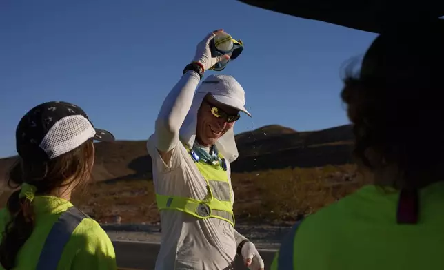 Danny Westergaard cools off with water before starting up after a short break during the Badwater 135 Ultramarathon, Tuesday, July 8, 2025, in Death Valley National Park, Calif. (AP Photo/John Locher)