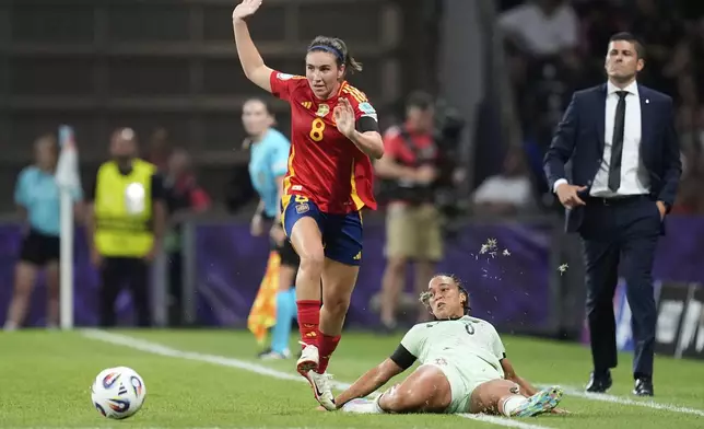 Portugal head coach Francisco Neto watches as Portugal's Andreia Norton tries to tackle Spain's Mariona Caldentey, left, during the Euro 2025, group B, soccer match between Spain and Portugal at Stadion Wankdorf in Bern, Switzerland, Thursday, July 3, 2025. (AP Photo/Martin Meissner)