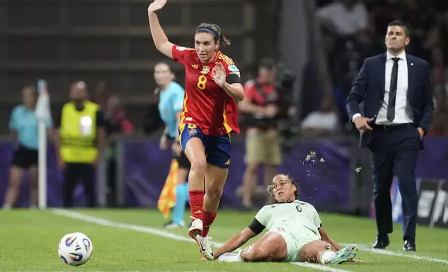 Portugal head coach Francisco Neto watches as Portugal's Andreia Norton tries to tackle Spain's Mariona Caldentey, left, during the Euro 2025, group B, soccer match between Spain and Portugal at Stadion Wankdorf in Bern, Switzerland, Thursday, July 3, 2025. (AP Photo/Martin Meissner)