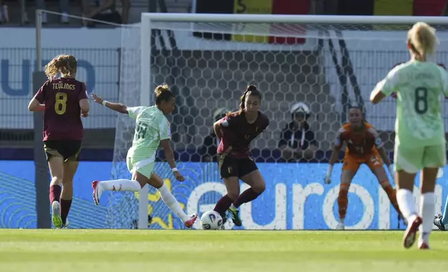 Italy's Arianna Caruso scores the opening goal during the Euro 2025, group B, soccer match between Belgium and Italy at Stade de Tourbillon in Sion, Switzerland, Thursday, July 3, 2025. (AP Photo/Alessandra Tarantino)