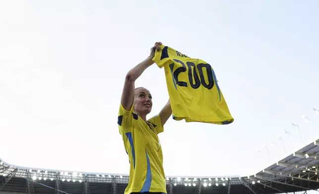 Sweden's Kosovare Asllani celebrates her 200th appearance in Sweden's national team after the Euro 2025, group C, soccer match between Denmark and Sweden at Stade de Geneve in Geneva, Switzerland, Friday, July 4, 2025. (AP Photo/Alessandra Tarantino)