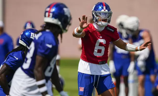 New York Giants quarterback Jaxson Dart (6) shouts out during practice at the team's NFL football training camp in East Rutherford, N.J., Wednesday, July 23, 2025. (AP Photo/Yuki Iwamura)