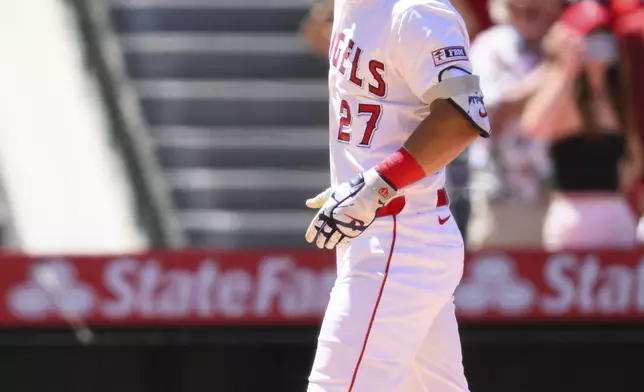 Los Angeles Angels' Mike Trout gestures after hitting a home run during the fifth inning of a baseball game against the Seattle Mariners, Sunday, July 27, 2025, in Anaheim, Calif. (AP Photo/William Liang)