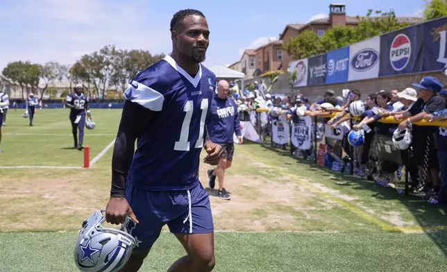 Dallas Cowboys defensive end Micah Parsons runs off the field after training camp Tuesday, July 22, 2025, in Oxnard, Calif. (AP Photo/Mark J. Terrill)