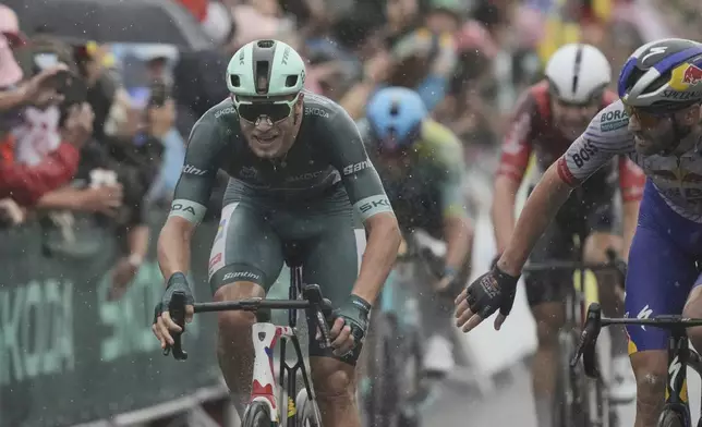Italy's Jonathan Milan, left, sprints ahead of Belgium's Jordi Meeus to win the seventeenth stage of the Tour de France cycling race over 160.4 kilometers (99.7 miles) with start in Bollene and finish in Valence, France, Wednesday, July 23, 2025. (AP Photo/Thibault Camus)