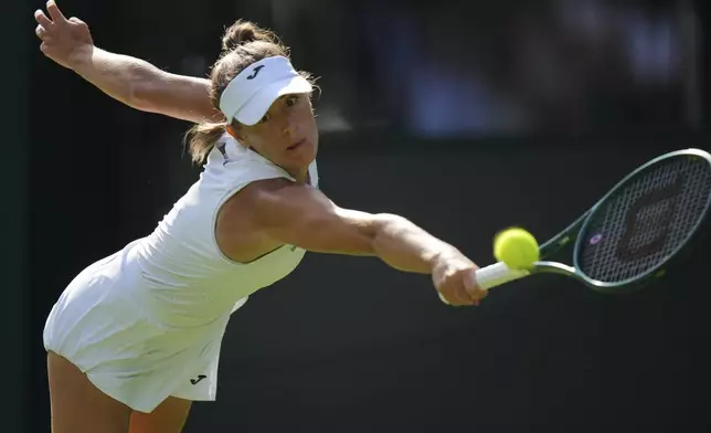 Argentina's Solana Sierra returns to Katie Boulter of Britain during their second round women's singles match at the Wimbledon Tennis Championships in London, Wednesday, July 2, 2025. (AP Photo/Alastair Grant)