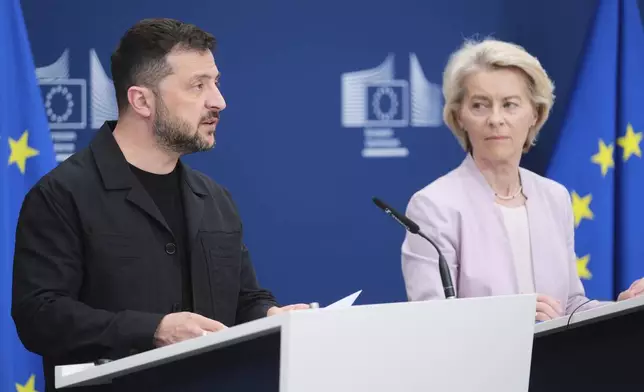 European Commission President Ursula von der Leyen, right, and Ukraine's President Volodymyr Zelenskyy participate in a media conference at EU headquarters in Brussels, Belgium, Sunday, Aug. 17, 2025. (AP Photo)