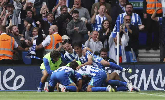 Brighton and Hove Albion players celebrate after Brighton's Brajan Gruda scored his side's second goal during the English Premier League soccer match between Brighton and Hove Albion and Manchester City at the Falmer stadium in Brighton, England, Sunday, Aug. 31, 2025. (AP Photo/Ian Walton)