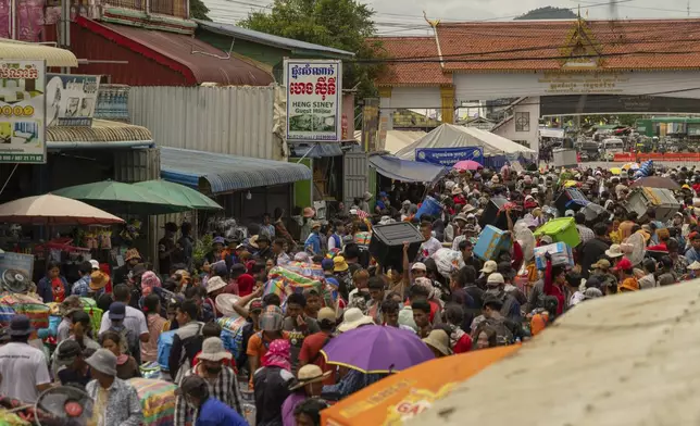 Migrant workers re-enter Cambodia through the Daung International Border Check Point between Cambodia and Thailand, in Kamrieng, on Wednesday, Aug. 6, 2025. (AP Photo/Anton L. Delgado)