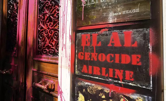 Israeli airline El Al Paris office is seen vandalized with anti-Israel graffiti, Thursday, Aug. 7, 2025 in Paris. (AP Photo/Michel Euler)