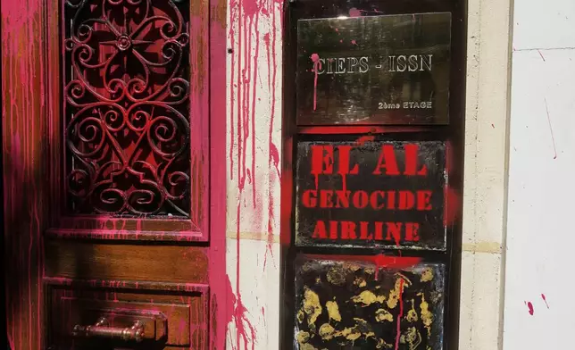Israeli airline El Al Paris office is seen vandalized with anti-Israel graffiti, Thursday, Aug. 7, 2025 in Paris. (AP Photo/Michel Euler)