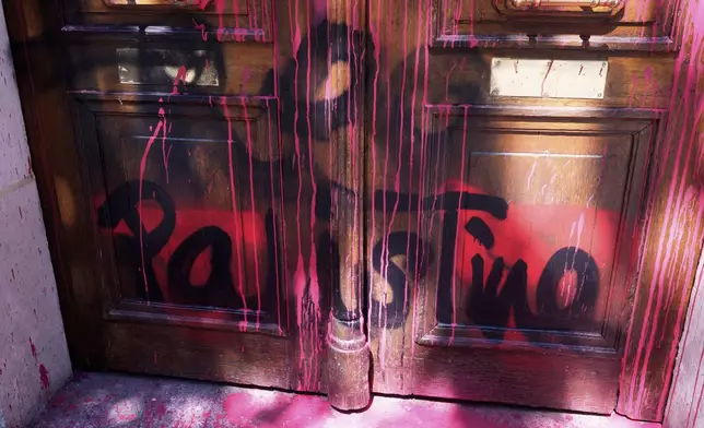 Israeli airline El Al Paris office is seen vandalized with anti-Israel graffiti, Thursday, Aug. 7, 2025 in Paris. (AP Photo/Michel Euler)