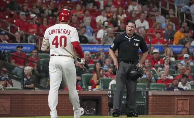 St. Louis Cardinals' Willson Contreras (40) argues after being ejected by home plate umpire Derek Thomas, right, during the seventh inning of a baseball game against the Pittsburgh Pirates Monday, Aug. 25, 2025, in St. Louis. (AP Photo/Jeff Roberson)