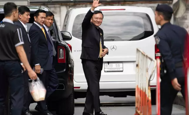 Former Thai Prime Minister Thaksin Shinawatra, center, arrives at Criminal Court for a verdict for allegedly defaming the monarchy in Bangkok, Thailand, Friday, Aug. 22, 2025. (AP Photo/Arnun Chonmahatrakool)