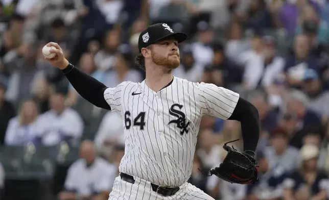 Chicago White Sox pitcher Shane Smith throws the ball against the New York Yankees during the first inningof a baseball game Saturday, Aug. 30, 2025, in Chicago. (AP Photo/David Banks)