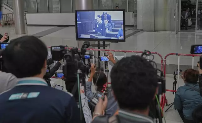 Journalists watch Thailand's suspended Prime Minister Paetongtarn Shinawatra's appearance at the Constitutional Court on CCTV in Bangkok, Thailand, Thursday, Aug. 21, 2025. (AP Photo/Sakchai Lalit)