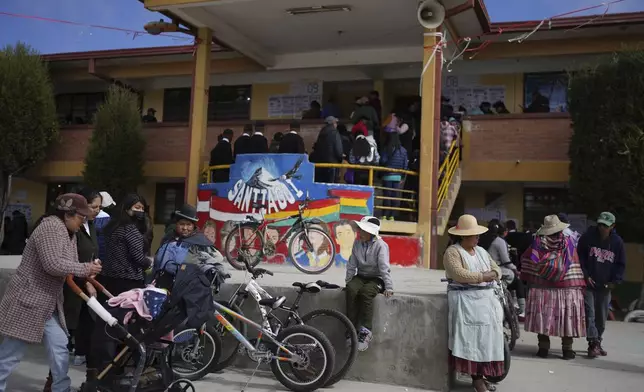 Voters line up at a polling post during general elections in El Alto, Bolivia, Sunday, Aug. 17, 2025. (AP Photo/Natacha Pisarenko)