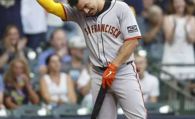San Francisco Giants shortstop Willy Adames reacts to applause during his first at-bat during the first inning of a baseball game against the Milwaukee Brewers, Friday, Aug. 22, 2025, in Milwaukee. (AP Photo/Jeffrey Phelps)