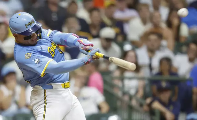Milwaukee Brewers' William Contreras hits a winning home run during the ninth inning of a baseball game against the San Francisco Giants, Friday, Aug. 22, 2025, in Milwaukee. (AP Photo/Jeffrey Phelps)