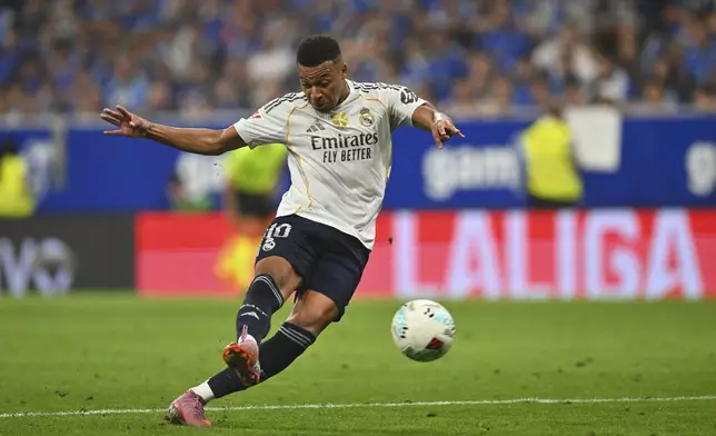 Real Madrid's Kylian Mbappe scores his side's 2nd goal during a Spanish La Liga soccer match between Real Oviedo and Real Madrid at Carlos Tartiere stadium in Oviedo, Spain, Sunday, Aug. 24, 2025. (AP Photo/Miguel Oses)