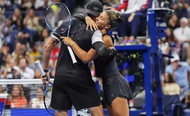 Sara Errani, right, of Italy, and Andrea Vavassori, of Italy, embrace after winning the mixed doubles semifinal at the U.S. Open tennis championships, Wednesday, Aug. 20, 2025, in New York. (AP Photo/Yuki Iwamura)