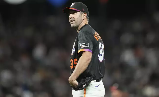 San Francisco Giants pitcher Justin Verlander walks off the mound after retiring the Chicago Cubs during the sixth inning of a baseball game in San Francisco, Tuesday, Aug. 26, 2025. (AP Photo/Jeff Chiu)
