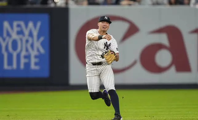 New York Yankees shortstop Anthony Volpe fails to throw out Minnesota Twins' Byron Buxton at first base during the sixth inning of a baseball game against the Minnesota Twins, Wednesday, Aug. 13, 2025, in New York. (AP Photo/Yuki Iwamura)