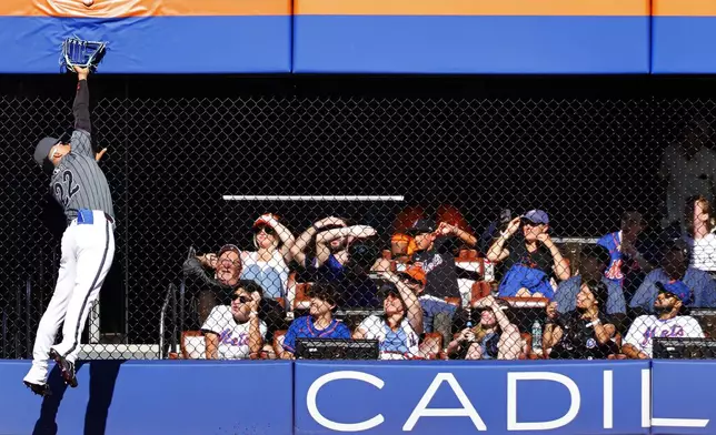 New York Mets outfielder Juan Soto (22) misses a ball hit by Miami Marlins' Heriberto Hernández during the first inning of a baseball game, Saturday, Aug. 30, 2025, in New York. (AP Photo/Noah K. Murray)