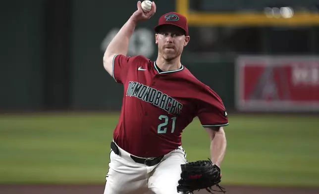 Arizona Diamondbacks pitcher Anthony DeSclafani throws against the San Diego Padres in the first inning during a baseball game, Wednesday, Aug 6, 2025, in Phoenix. (AP Photo/Rick Scuteri)