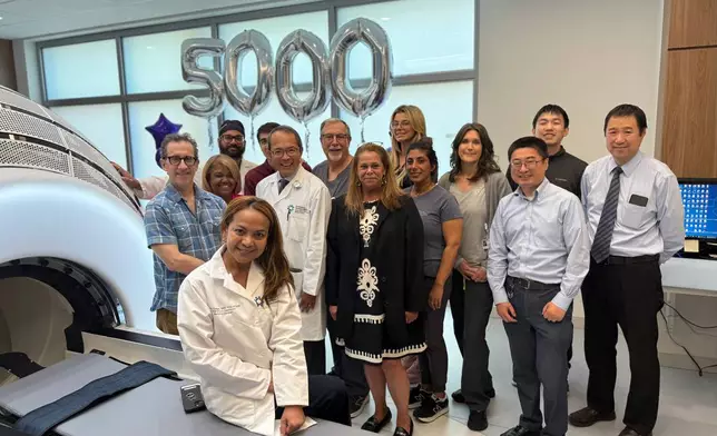 Christopher Czerwinski, joined by the Jersey Shore University Medical Center clinical team, following his successful treatment for a cavernous sinus meningioma using the ZAP-X® Gyroscopic Radiosurgery® platform.