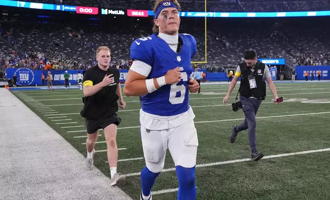 New York Giants quarterback Jaxson Dart (6) runs off the field after playing against the New York Jets in an NFL football game, Saturday, Aug. 16, 2025, in East Rutherford, N.J. (AP Photo/Yuki Iwamura)