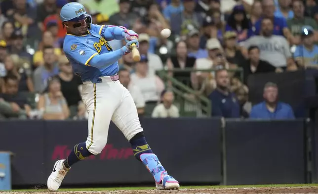 Milwaukee Brewers' William Contreras hits a two-run home run during the seventh inning of a baseball game against the New York Mets, Saturday, Aug. 9, 2025, in Milwaukee. (AP Photo/Aaron Gash)