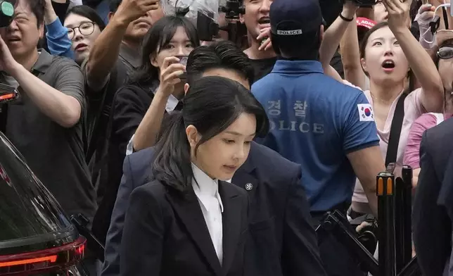 Kim Keon Hee, the wife of South Korea's ousted former President Yoon Suk Yeol, arrives at the special prosecutor's office in Seoul, South Korea, Wednesday, Aug. 6, 2025. (AP Photo/Ahn Young-joon)