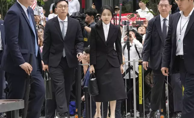Kim Keon Hee, center, the wife of South Korea's ousted former President Yoon Suk Yeol, arrives at the special prosecutor's office in Seoul, South Korea, Wednesday, Aug. 6, 2025. (AP Photo/Ahn Young-joon)