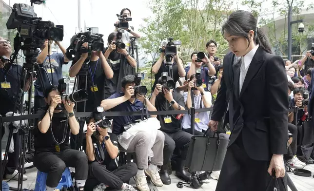Kim Keon Hee, the wife of South Korea's ousted former President Yoon Suk Yeol, arrives at the special prosecutor's office in Seoul, South Korea, Wednesday, Aug. 6, 2025. (AP Photo/Ahn Young-joon)
