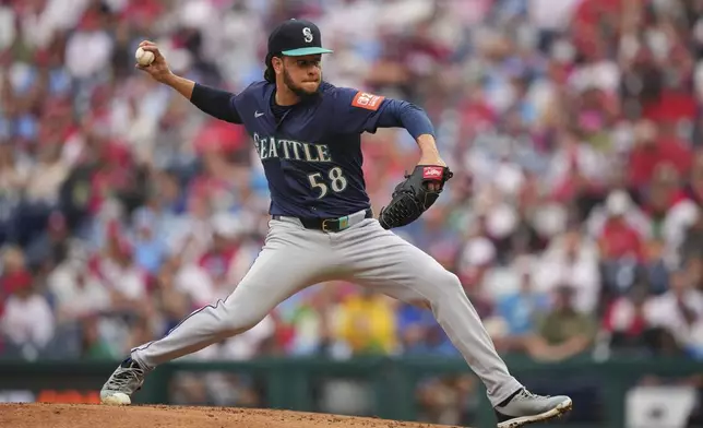Seattle Mariners' Luis Castillo pitches during the second inning of a baseball game against the Philadelphia Phillies Wednesday, Aug. 20, 2025, in Philadelphia. (AP Photo/Matt Slocum)
