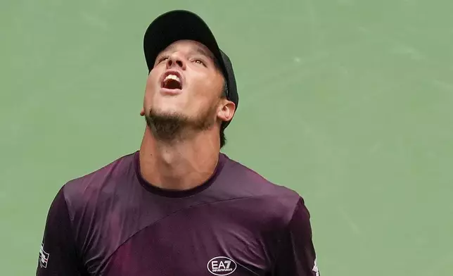 Luciano Darderi, of Italy, reacts after losing a point to Carlos Alcaraz, of Spain, during the third round of the U.S. Open tennis championships, Friday, Aug. 29, 2025, in New York. (AP Photo/Yuki Iwamura)